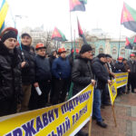 Members of the Coal Mining Workers’ Union of Ukraine  picketing Ukrainian Parliament on 17 March 2016