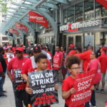 Les manifestants ont organisé des piquets de grève dans 300 magasins de Verizon aux Etats-Unis