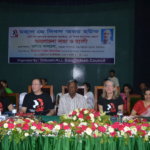 Le Secrétaire général d’IndustriALL et la Secrétaire générale adjointe participant aux célébrations du Premier mai à Dacca, au Bangladesh