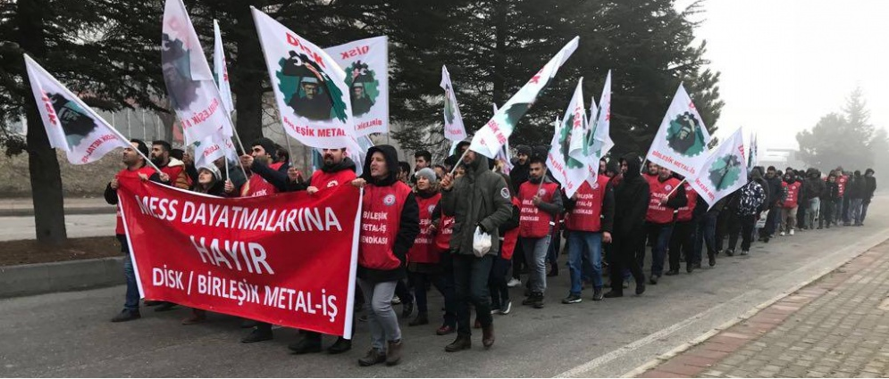 Members of Birleşik Metal-İş protesting against the strike ban in January 2018.