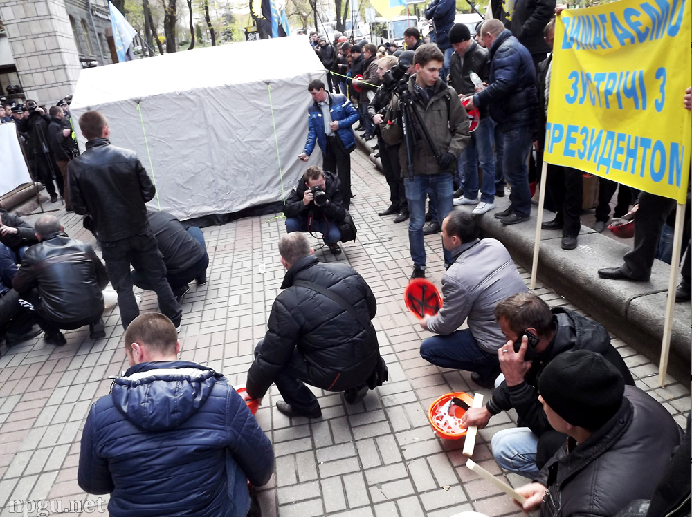 Les mineurs ukrainiens contestent la destruction de leur industrie charbonnière